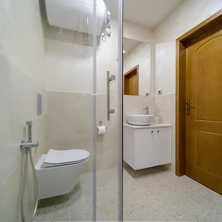 Magdalena - Two Bathrooms, Perfect Center Varna