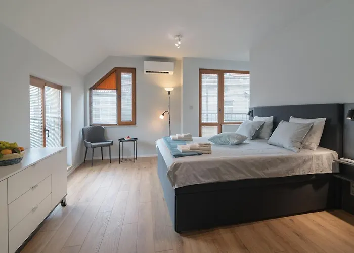 Magdalena - Two Bathrooms, Perfect Center Apartment